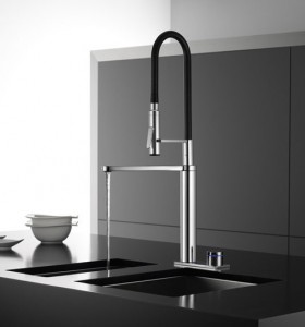 Modern-Kitchen-Faucet-with-Touch-Control-1