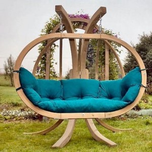 Unique-Wooden-Garden-Swing-Design
