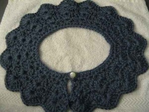 ZjVlaGRHdjlfTGsx_o_crochet-peter-pan-collar-tutorial