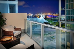 luxurious-modern-marquis-residences-sky-townhomes-balcony-design-for-2013-design-sample