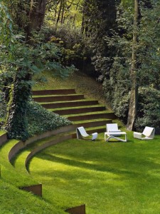 Lawn-Decorating-Ideas-Multi-Level-Lawn