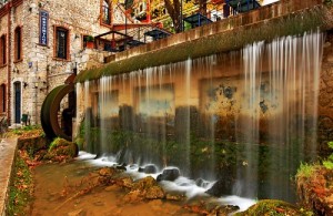 outdoor-water-curtain-500x325