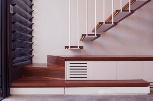 Cool-Stair-with-Balustrade-white-Steel-Rods