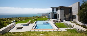 Cool-Swimming-Pool-Design-at-Dream-Beach-House-Altamira-Residence-in-Palos-Verdes-California