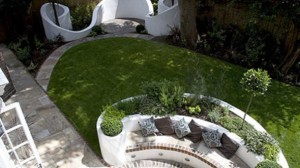 Exotic-Beautiful-and-Harmonious-Modern-Family-Garden-Concept-Idea-With-Curved-Planter-Benches