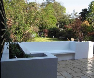 Exotic-Fabulous-And-Harmonious-Urban-Courtyard-Garden-Design-With-Fixed-Benches (1)