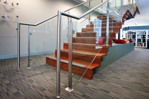 H4-steel-blade-stanchions-balustrade-glass-clasp-3