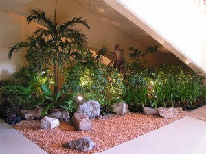 Indoor garden design usefull under stairs