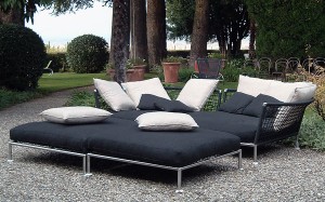 Metal-outdoor-sofas-with-soft-cushions