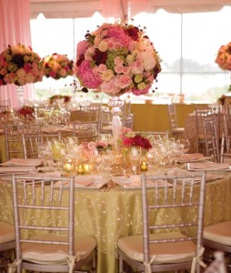 Round-tables-wedding-reception-with-pink-table-decorations