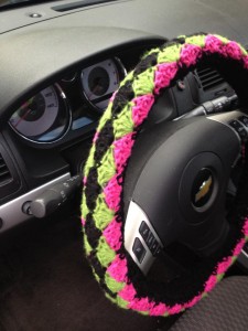 crochet_steering_wheel_cover_by_alillama88-d52ozs5