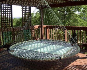 floating-hammock-bed-ideas-for-outdoor-patio-with-wood-decks