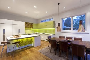 green-and-white-modern-kitchen-fresh-light-kitchen
