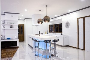 light-infused-modern-kitchen-600x399