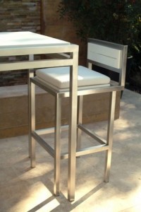 modern-outdoor-stools-and-benches