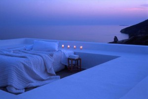 outdoor-bed-by-the-ocean
