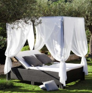 outdoor-bed-furniture