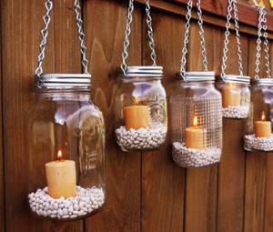 Hanging-mason-jars-with-pebbles-and-candles
