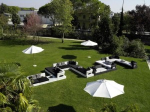 Modular-outdoor-seating-furniture-ideas-from-Momentoitalia-550x412