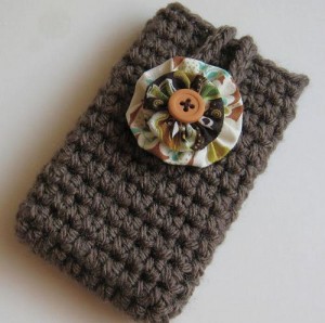 crochet_cell_phone_ipod_iphone_smart_phone_case_sleeve_cover_in_taupe_7de0d7d1