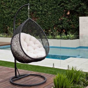 hanging-egg-chair-outdoor-rattan-wicker-black-1