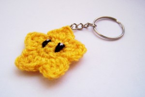 crochet_invincibility_star_keychain___for_sale_by_fluorescentspace-d5ptfgu