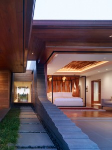 eco-friendly-kona-home-hawaiian-craftsmanship-modern-details-17-corridor