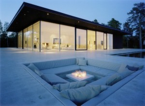Stunning-Modern-Lake-House-Exterior-With-Warm-Sitting-Area