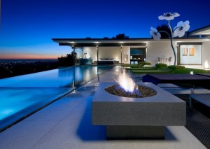 Swimming-Pool-and-Outdoor-Fireplace-at-Modern-Hopen-Place-House-in-the-Hollywood-Hills-by-Whipple-Russell-Architects