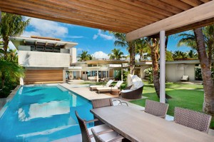 Tropical-Beach-House-Garden-and-Pool-Design-by-Pete-Bossley-Architects-in-Hawaii