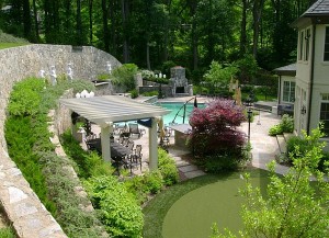 charming-landscape-pool-sculpture-garden