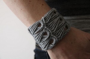 women crochet bracelet