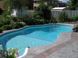backyard-swimming-pool-inspiration-31-small-backyard-pool-designs