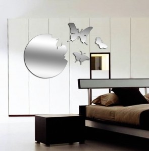 minimalist-living-room-decorated-mirrors-idea
