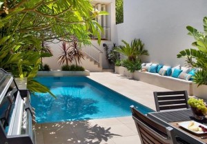 small-backyard-design-swimming-pool-patio-1