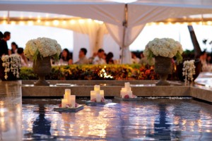pool-wedding-decor-floating-candles-4