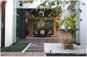 Mesmerizing-Small-Indoor-Garden-Wooden-Floor-Green-Grass-Design