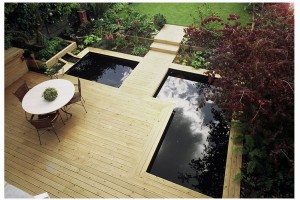 Warm-Modern-Garden-Design-with-Wood-Floor-and-Ponds-900x600