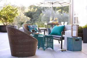patio-cushions-and-outdoor-pillows