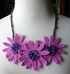 Crochet_Lilac_Daisy_Necklace_by_meekssandygirl