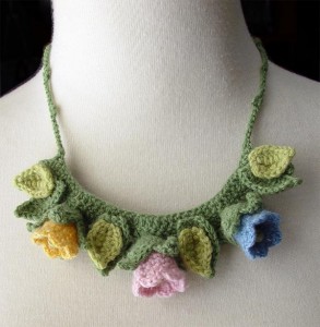 Crochet_Tulips_necklace_by_meekssandygirl