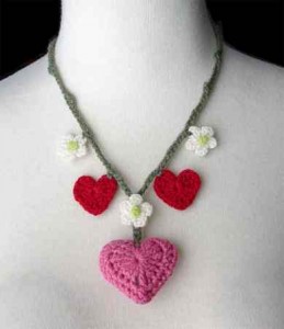 Crochet_Valentine__s_necklace_by_meekssandygirl