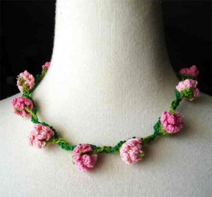 crochet_necklace_pink_flowers_daisy_chain_by_meekssandygirl-d4klndb