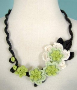 crochet_orchids_necklace_by_meekssandygirl