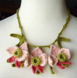 crochet_peach_orchids_necklace_by_meekssandygirl