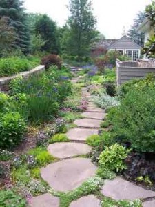landscape-design-stone-path-garden-retaining-wall-leads-to-side-yard-patio