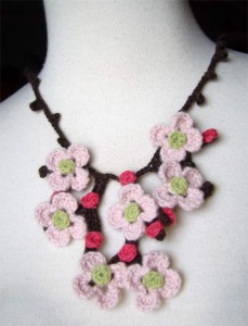 pink_dogwood_crochet_necklace_by_meekssandygirl