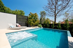 Stylish-Modern-Swimming-Pools-Melbourne-with-Square-Jacuzzi-Striped-Pollows-on-Relaxing-Chaise-Lounge-Chairs-Ornamental-Plants