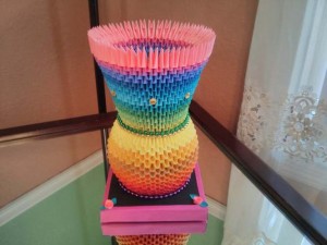 3d_origami_rainbow_vase_by_esmeraldaarribas-d61ufm8