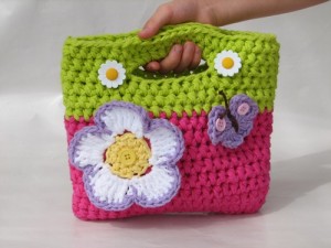 girls_bag__purse_with_large_flower_and_butterfly_crochet_pattern_pdf_4ed5cd02